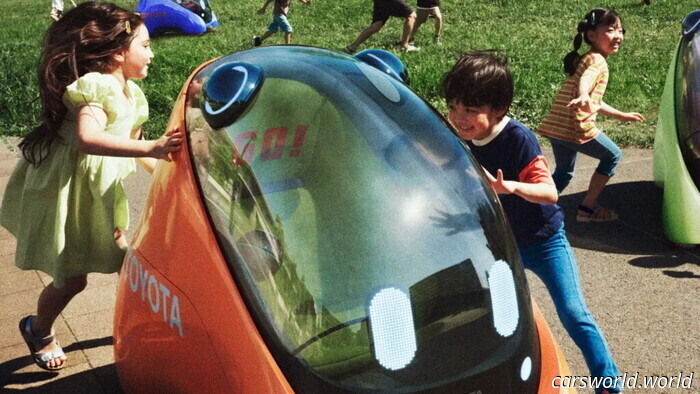 Ti fideresti di questa minuscola Toyota per portare il tuo bambino a scuola? | Carscoops